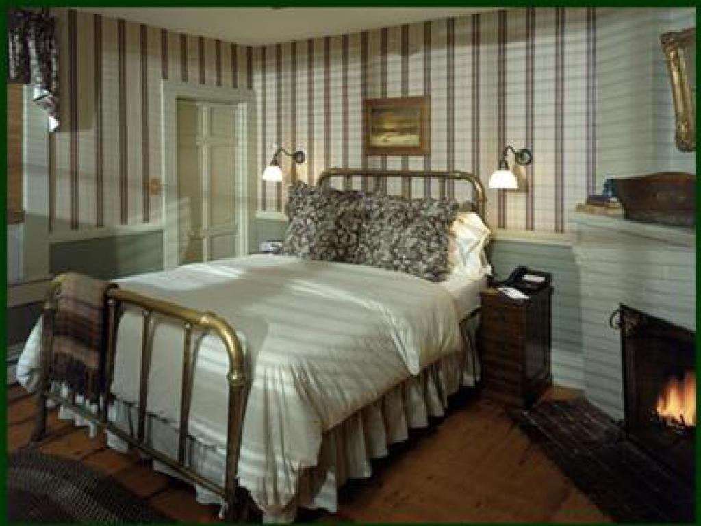 Snug Cottage Provincetown Room photo